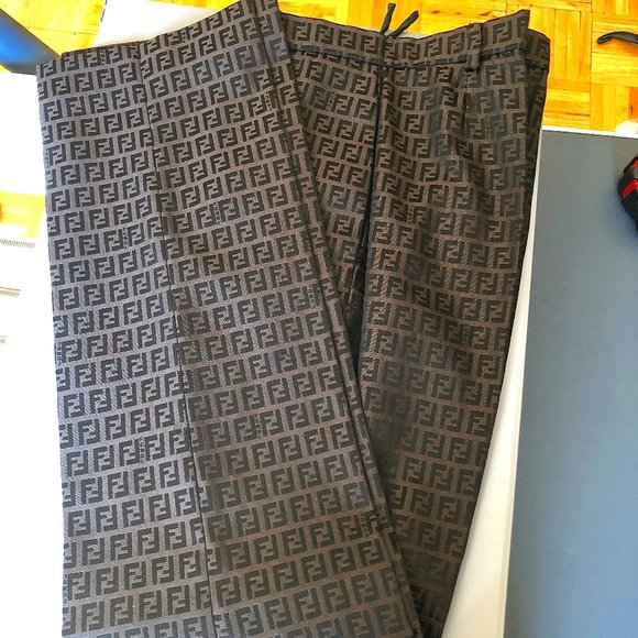 FENDI Logo Paints (Women) - Picture 2 of 16